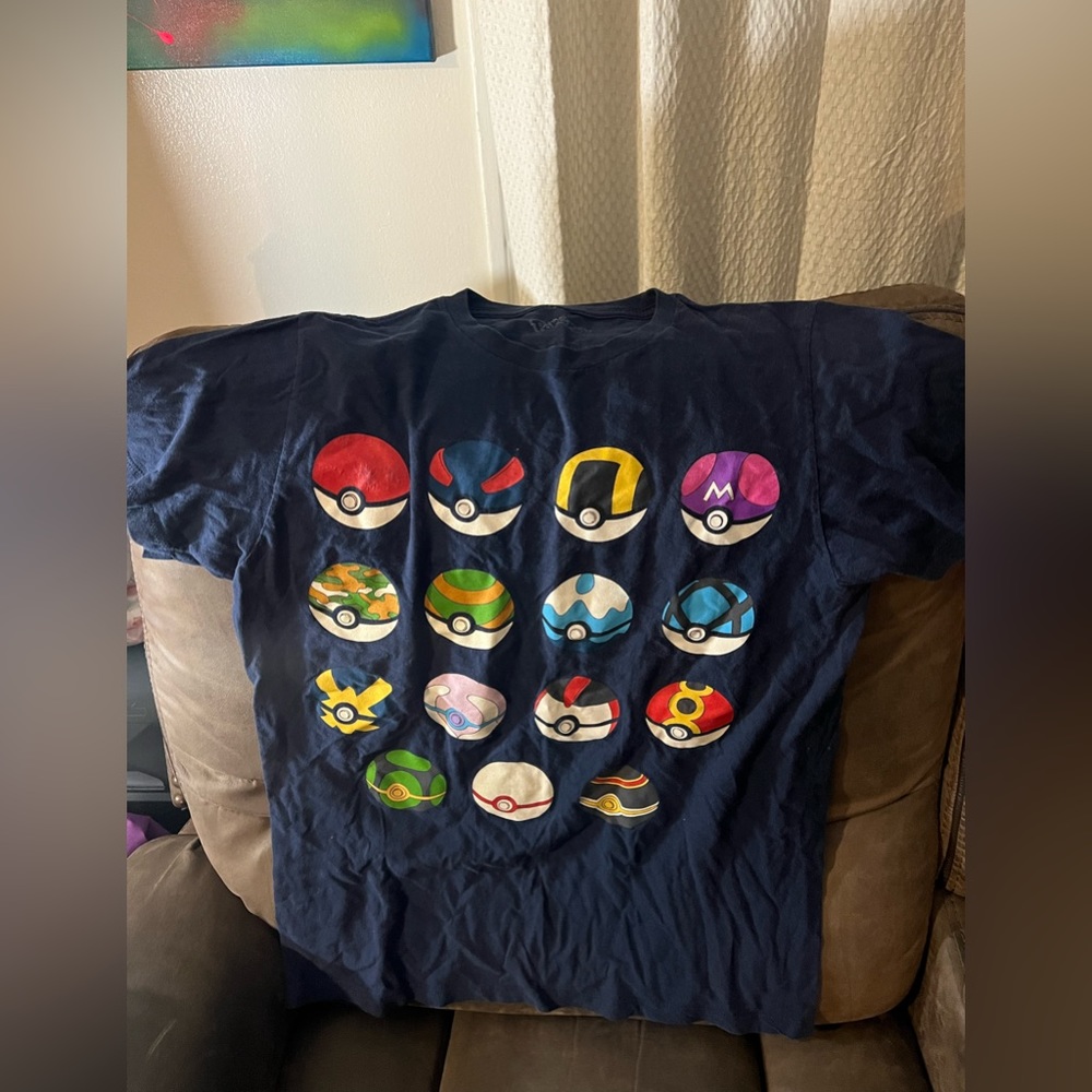 Pokemon 15 Poke Balls T-Shirt - Picture 1 of 2